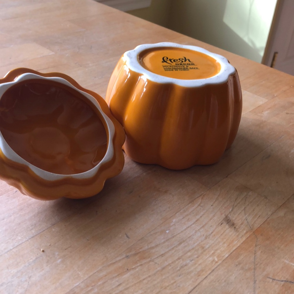NWOT Small Orange Ceramic pumpkin soup Bowl w/Lid - Picture 6 of 6